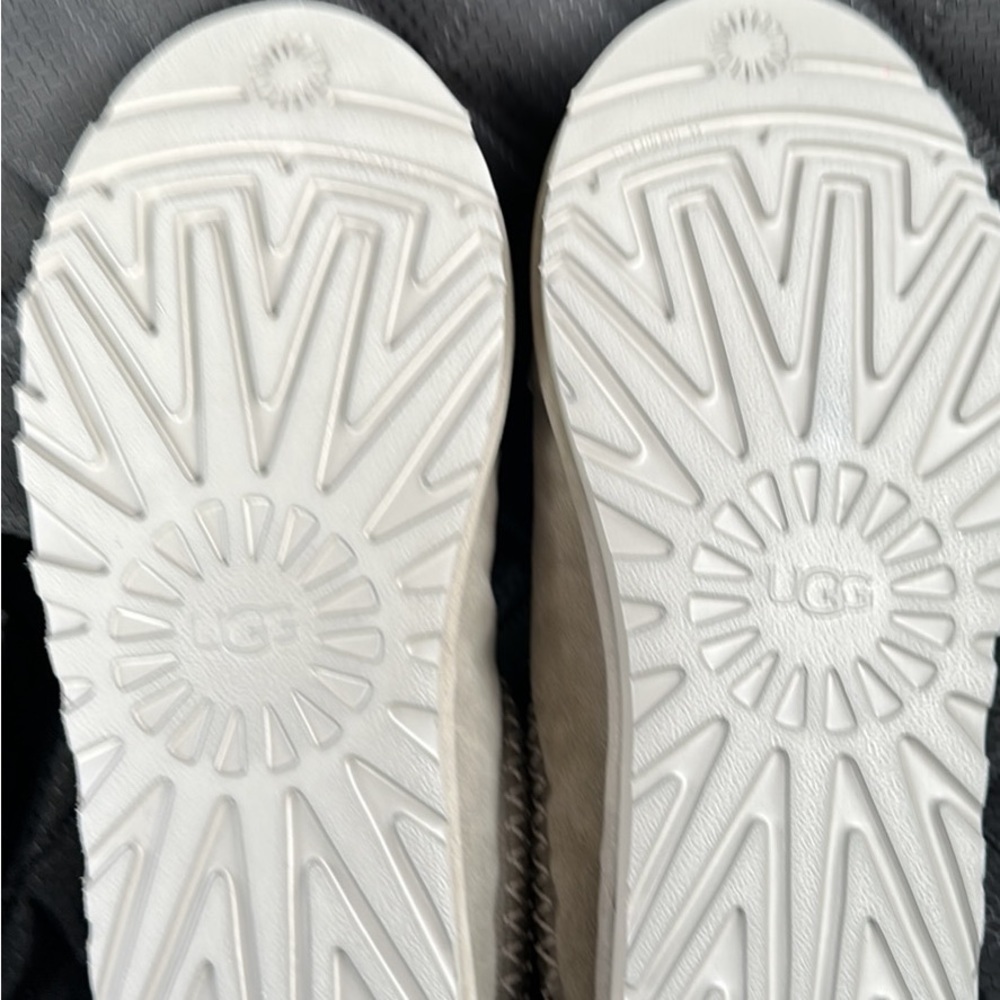 Brand new never worn bc they didn’t fit my feet
